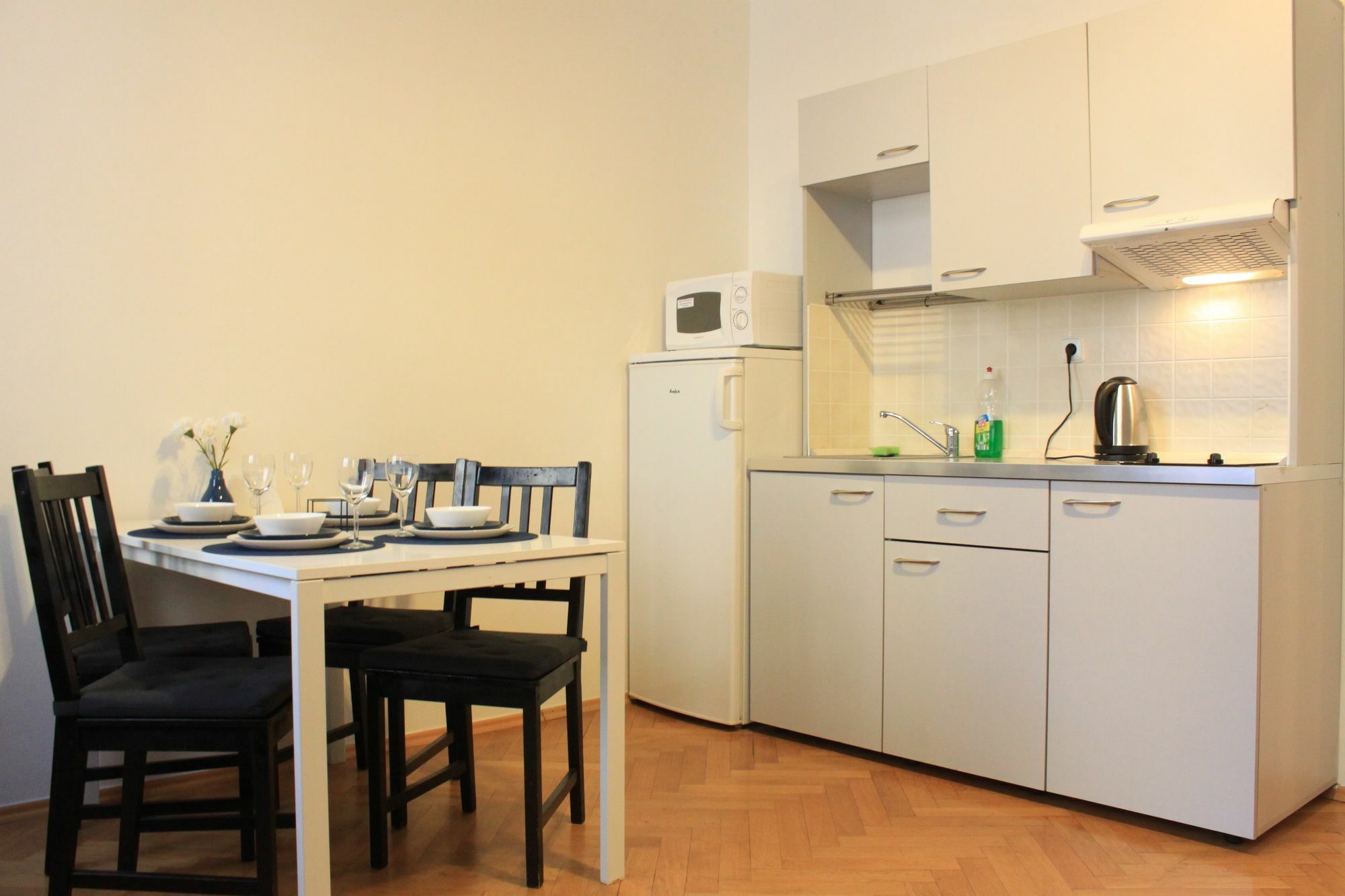 Nejedleho Apartmeet Прага Екстериор снимка