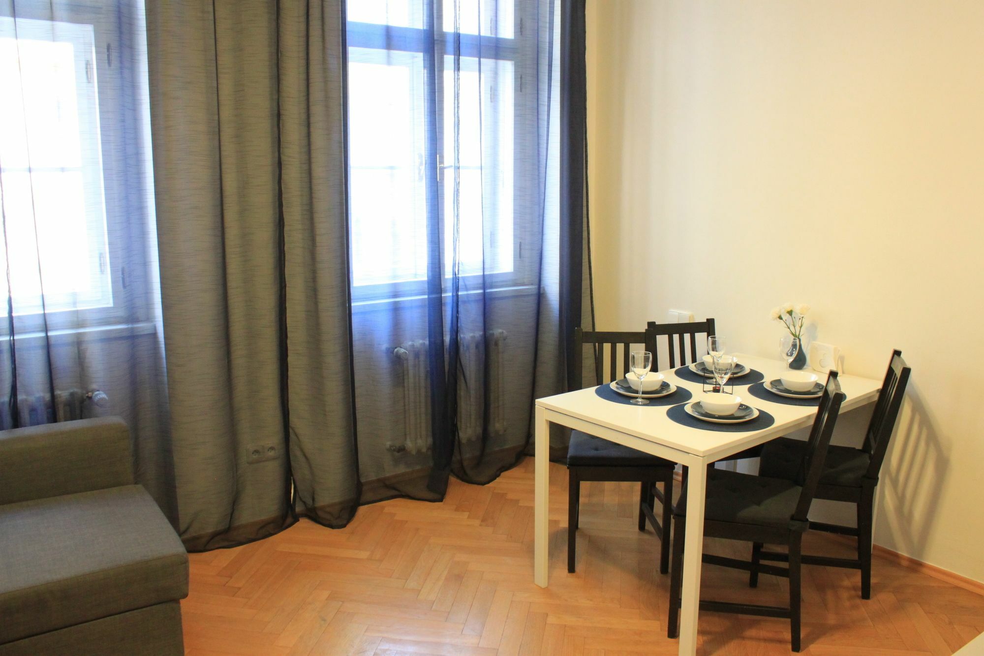 Nejedleho Apartmeet Прага Екстериор снимка